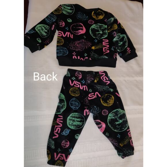 NASA Baby 2 pc Outfit Velour 12 Months Colorful Astronauts Space Rockets - Picture 7 of 7